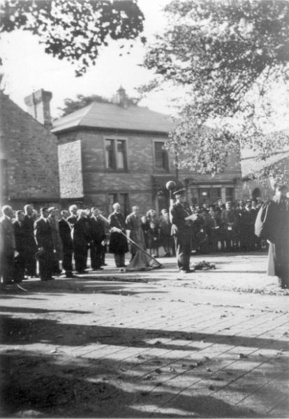 War Memorial - dedicating plaque Oct 1948.jpg - War Memorial - dedication of the plaque in Oct 1948,  by Brig J. Clark OBE